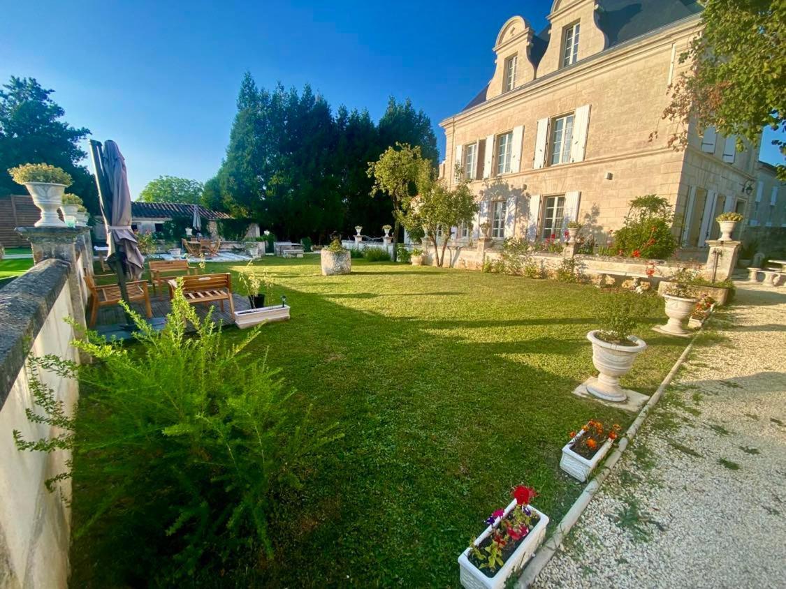 Le Grand Berger Chambres D'Hotes Angeac-Charente Exterior foto